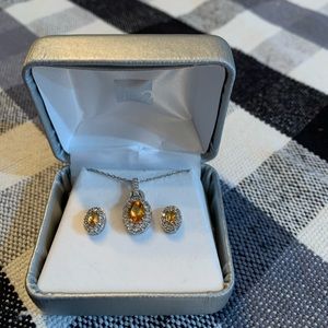 Necklace and ear ring set